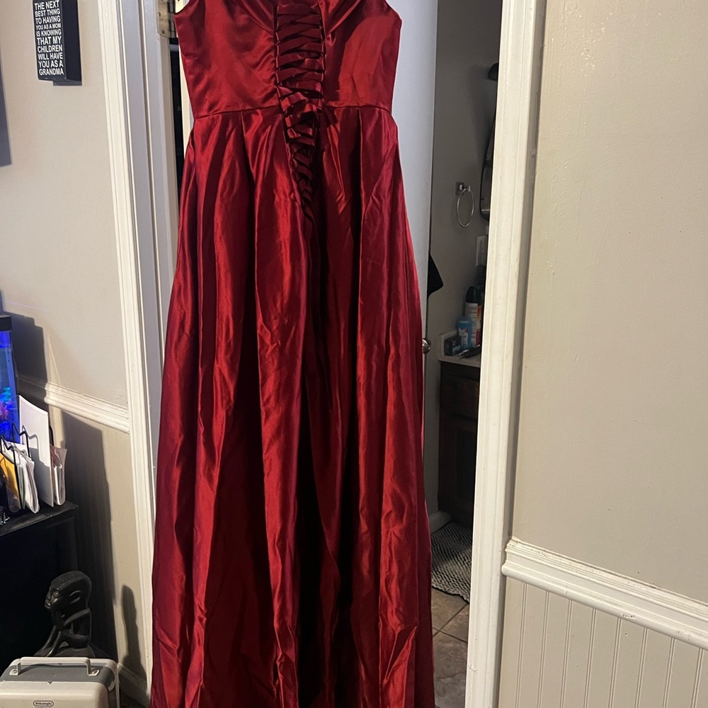 Elegant Strapless Burgundy Wedding Dress